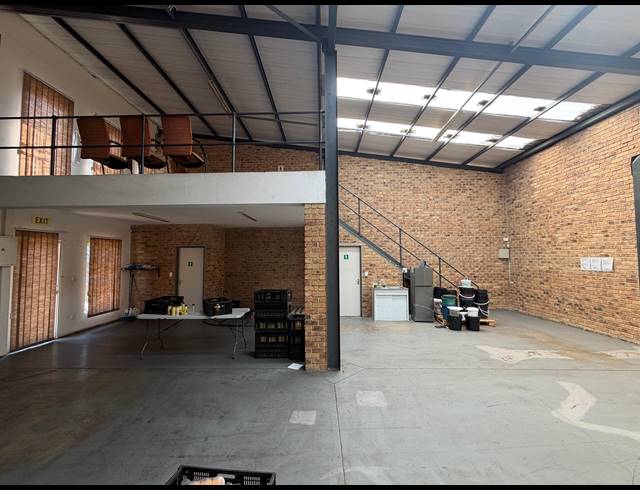 155M² WAREHOUSE TO LET IN CHLOORKOP